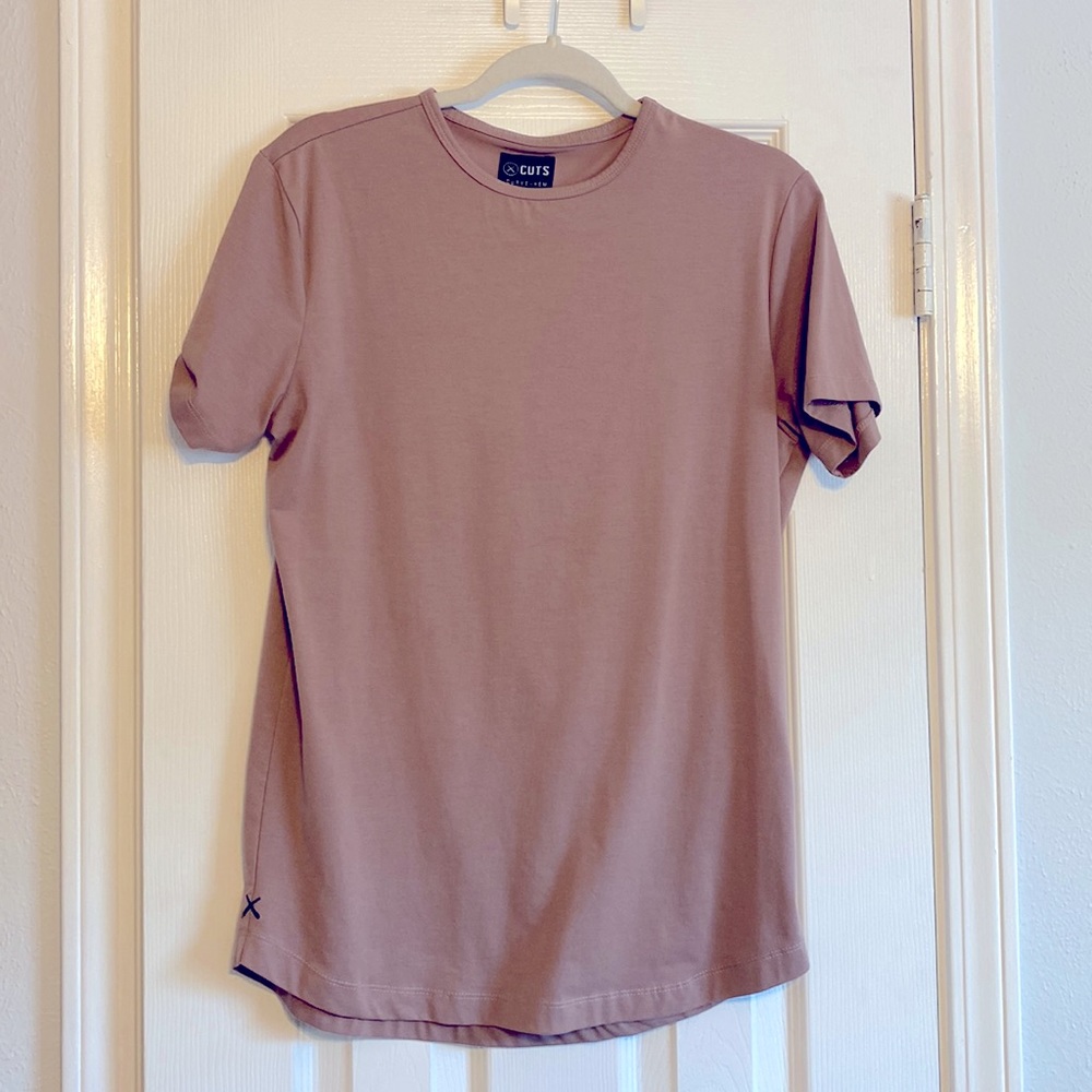 Cuts tee